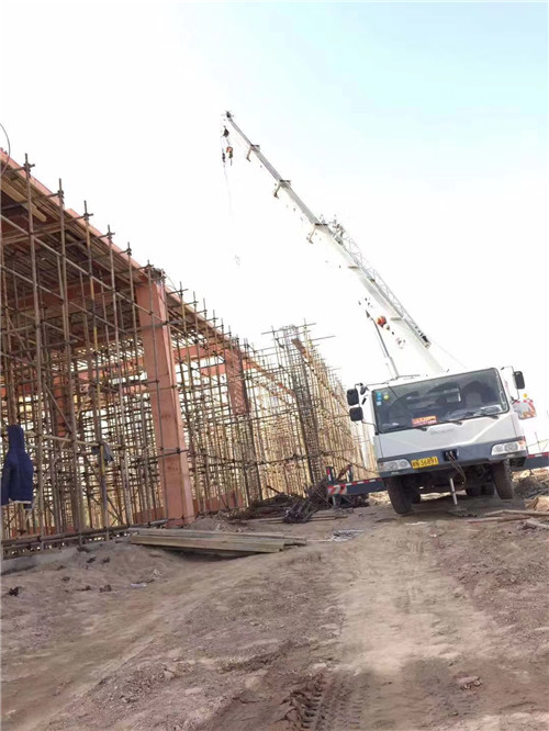 华容县吊车作业的安全注意事项有哪些？