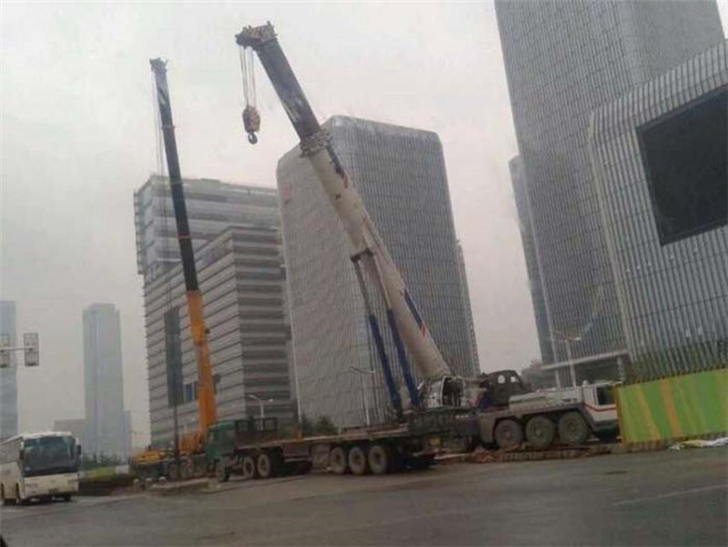 华容县25吨吊车能吊多重设备？