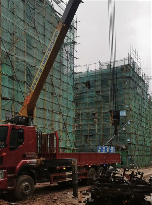 华容县“慢工细活”—— 吊车的 “微动控制” 技术